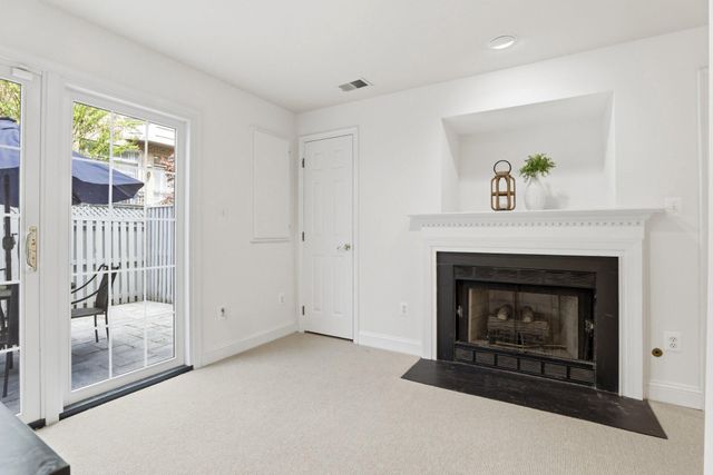 2139 N PIERCE CT, Arlington, VA 22209