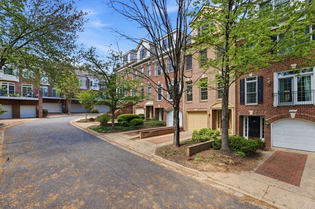 2139 N PIERCE CT, Arlington, VA 22209