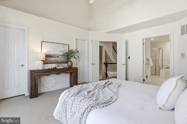 2139 N PIERCE CT, Arlington, VA 22209