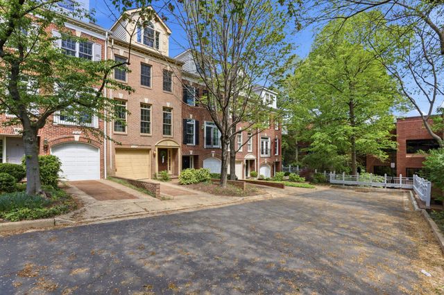 2139 N PIERCE CT, Arlington, VA 22209