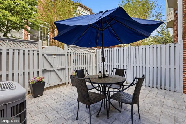 2139 N PIERCE CT, Arlington, VA 22209