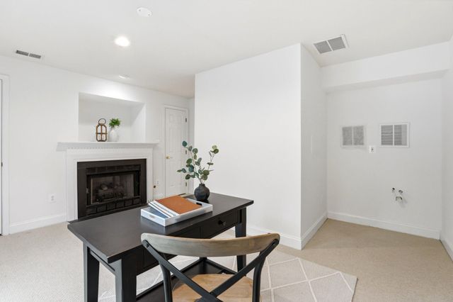 2139 N PIERCE CT, Arlington, VA 22209