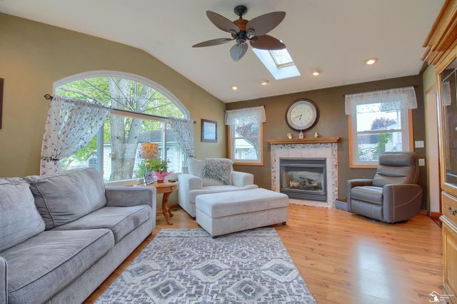 31577 Lafler Drive, Rockwood, MI 48173