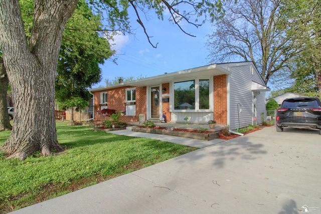 31577 Lafler Drive, Rockwood, MI 48173