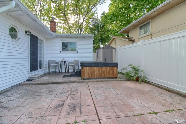31577 Lafler Drive, Rockwood, MI 48173