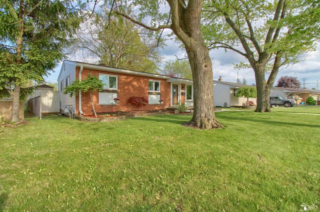 31577 Lafler Drive, Rockwood, MI 48173