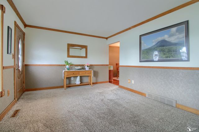 31577 Lafler Drive, Rockwood, MI 48173