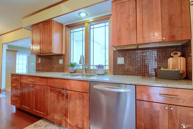 31577 Lafler Drive, Rockwood, MI 48173