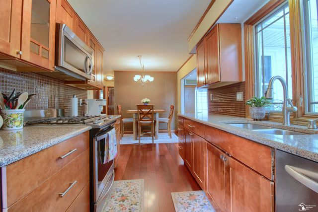 31577 Lafler Drive, Rockwood, MI 48173