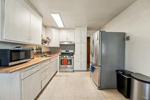 1533 Joan Dr, Petaluma, CA 94954