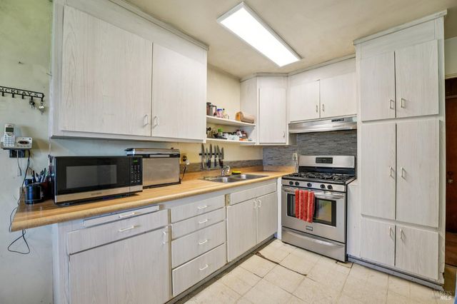 1533 Joan Dr, Petaluma, CA 94954