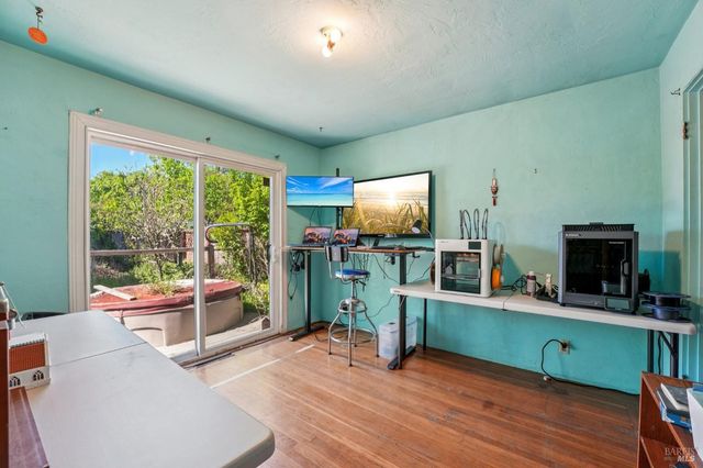 1533 Joan Dr, Petaluma, CA 94954