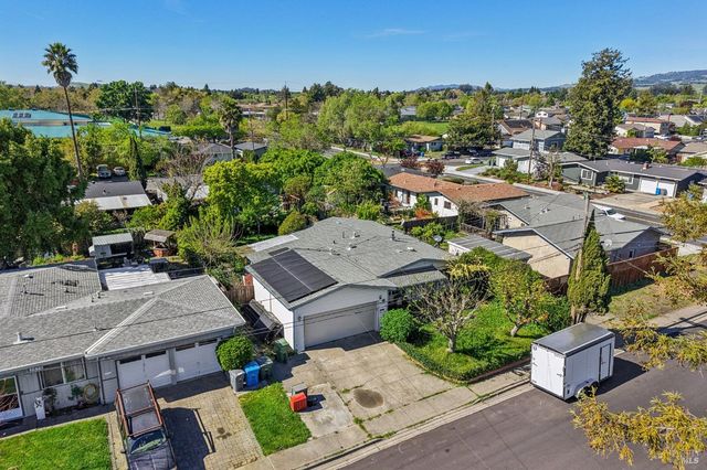 1533 Joan Dr, Petaluma, CA 94954