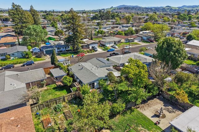 1533 Joan Dr, Petaluma, CA 94954