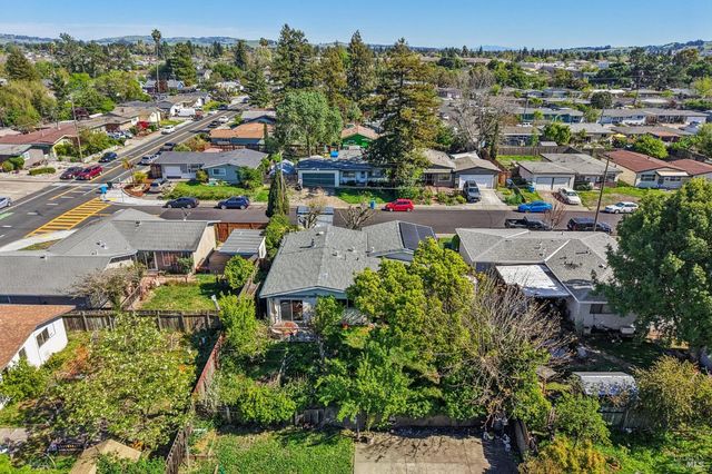 1533 Joan Dr, Petaluma, CA 94954