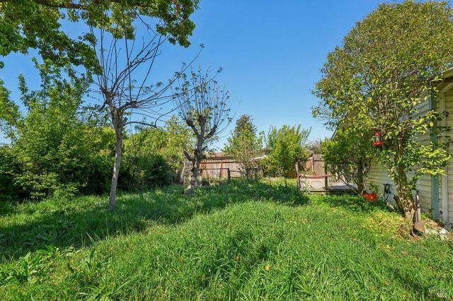 1533 Joan Dr, Petaluma, CA 94954