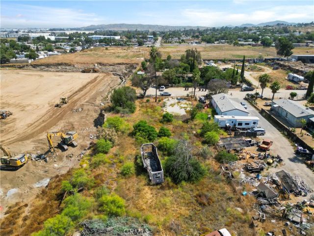 22738 Redwood, Perris, CA 92570