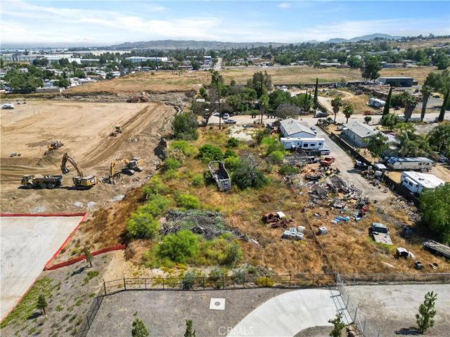 22738 Redwood, Perris, CA 92570