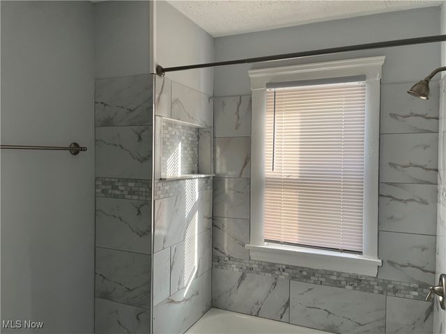 3377 Lownesdale Road, Cleveland Heights, OH 44112