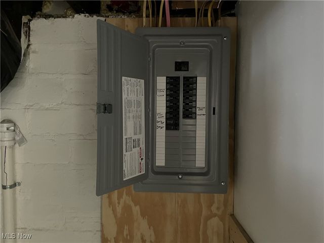 3377 Lownesdale Road, Cleveland Heights, OH 44112