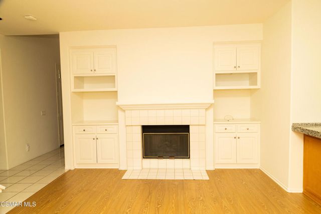 327 Savoy Court, Oak Park, CA 91377