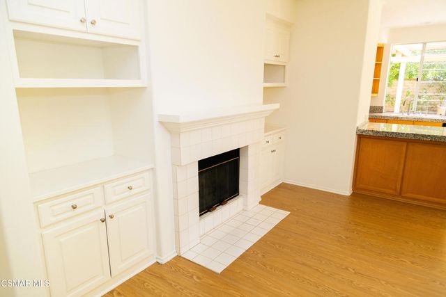 327 Savoy Court, Oak Park, CA 91377