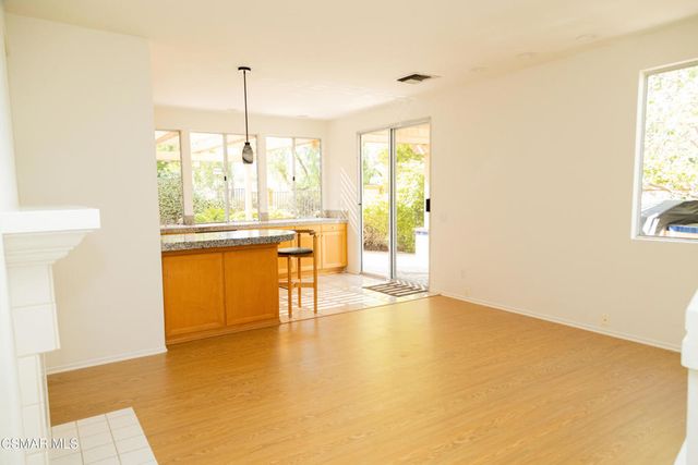 327 Savoy Court, Oak Park, CA 91377