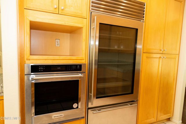 327 Savoy Court, Oak Park, CA 91377