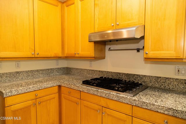 327 Savoy Court, Oak Park, CA 91377