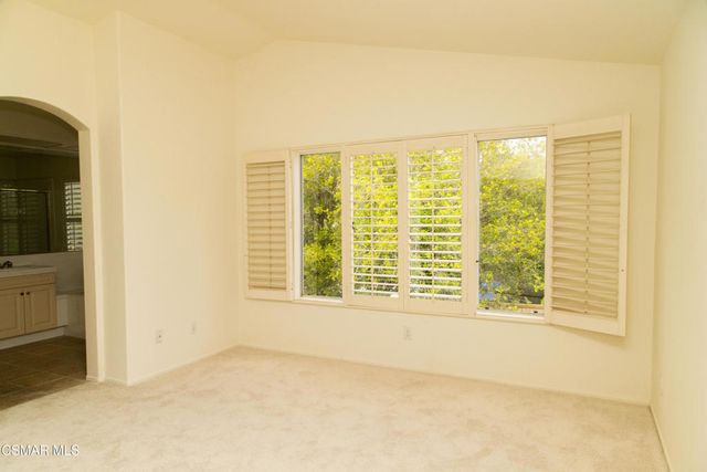 327 Savoy Court, Oak Park, CA 91377