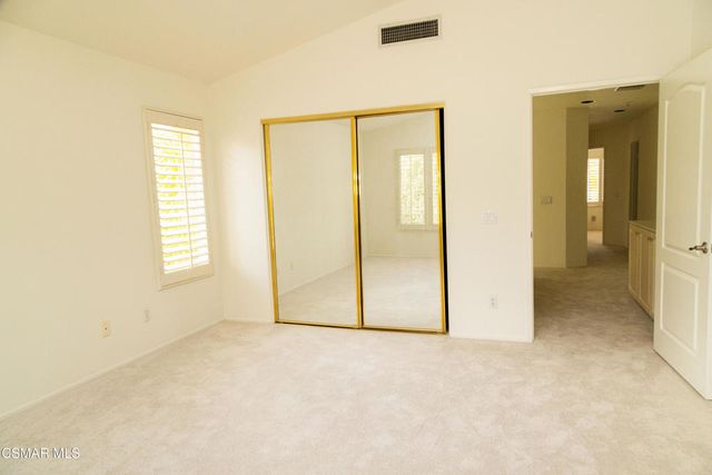 327 Savoy Court, Oak Park, CA 91377