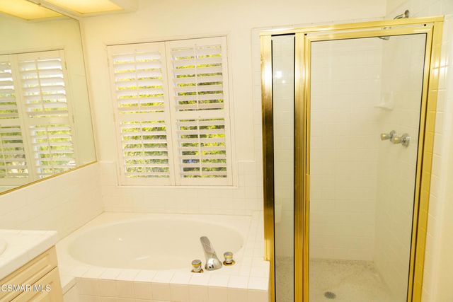 327 Savoy Court, Oak Park, CA 91377