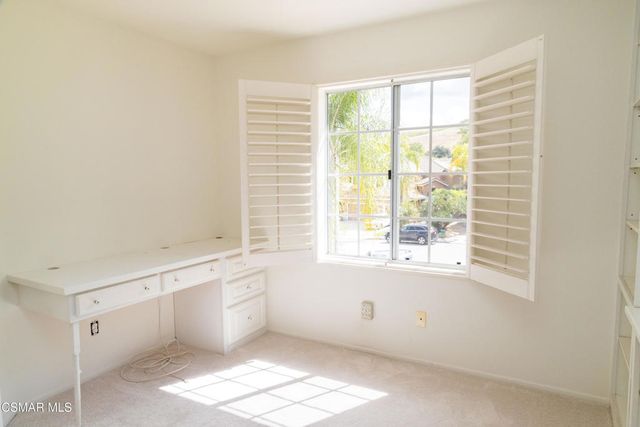 327 Savoy Court, Oak Park, CA 91377