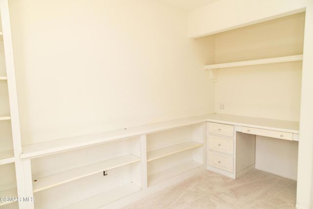 327 Savoy Court, Oak Park, CA 91377
