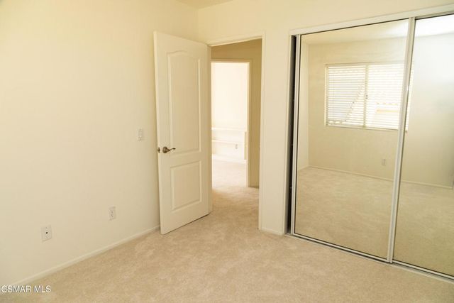 327 Savoy Court, Oak Park, CA 91377