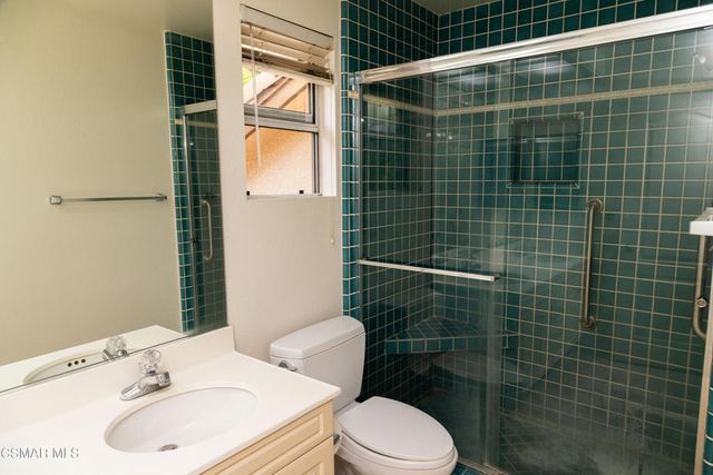 327 Savoy Court, Oak Park, CA 91377