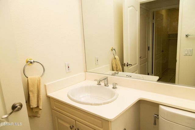 327 Savoy Court, Oak Park, CA 91377
