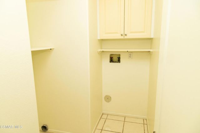 327 Savoy Court, Oak Park, CA 91377