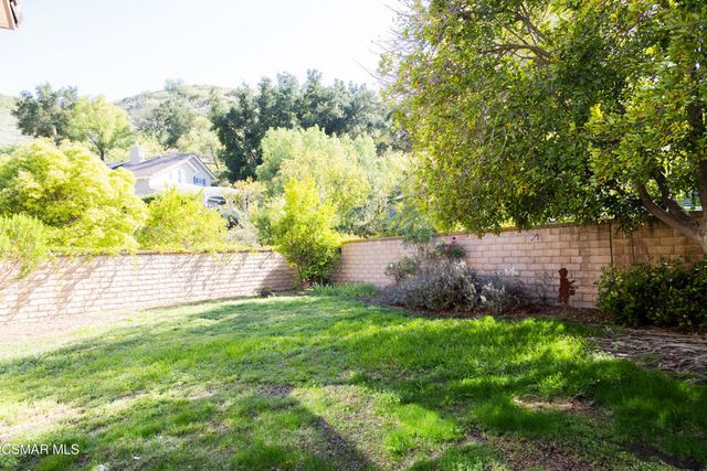 327 Savoy Court, Oak Park, CA 91377