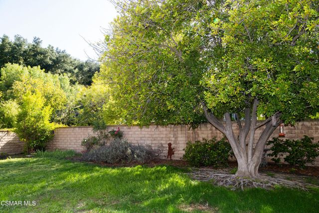 327 Savoy Court, Oak Park, CA 91377