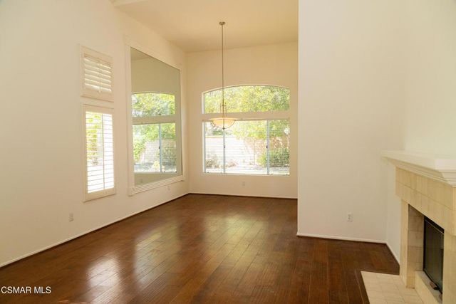 327 Savoy Court, Oak Park, CA 91377