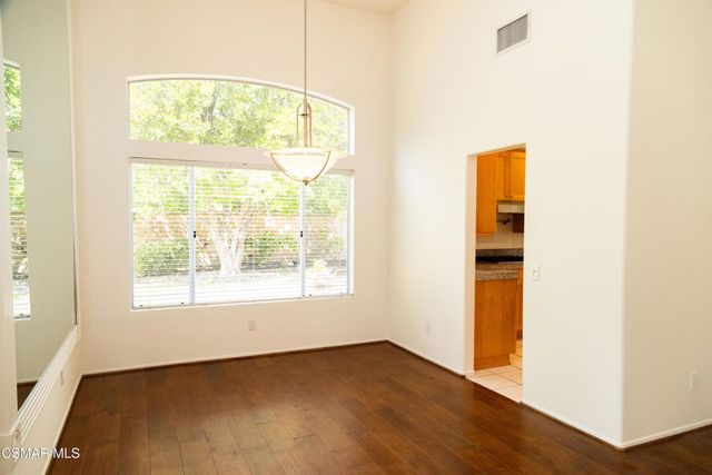 327 Savoy Court, Oak Park, CA 91377