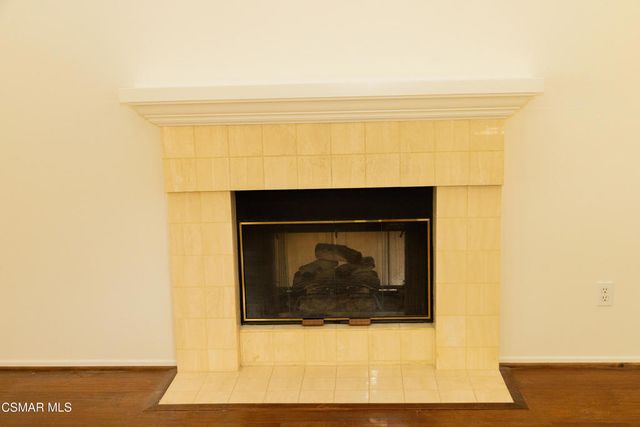327 Savoy Court, Oak Park, CA 91377