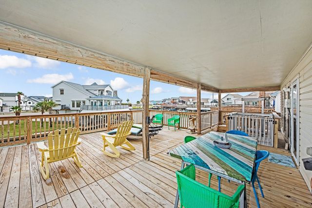 336 Admiral Circle, Tiki Island, TX 77554