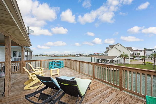 336 Admiral Circle, Tiki Island, TX 77554