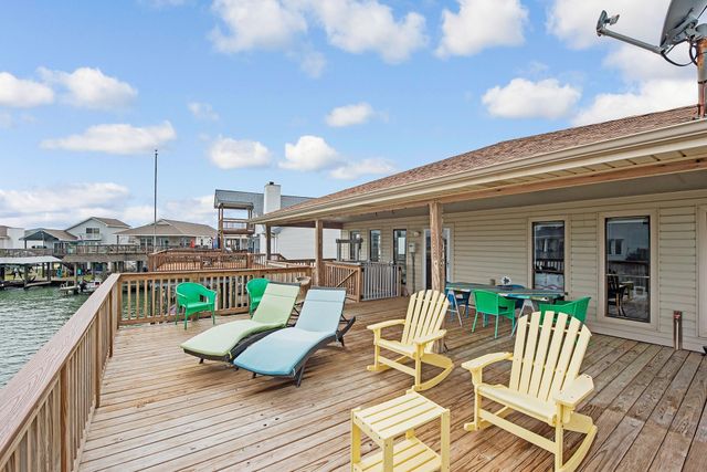 336 Admiral Circle, Tiki Island, TX 77554