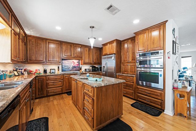 336 Admiral Circle, Tiki Island, TX 77554