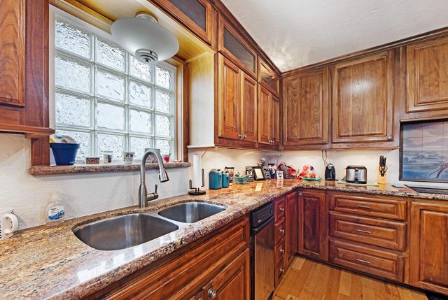 336 Admiral Circle, Tiki Island, TX 77554