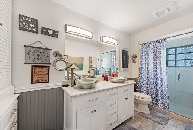 336 Admiral Circle, Tiki Island, TX 77554