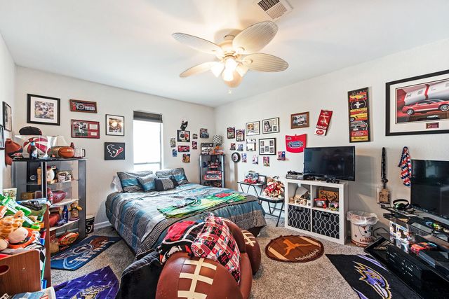 336 Admiral Circle, Tiki Island, TX 77554